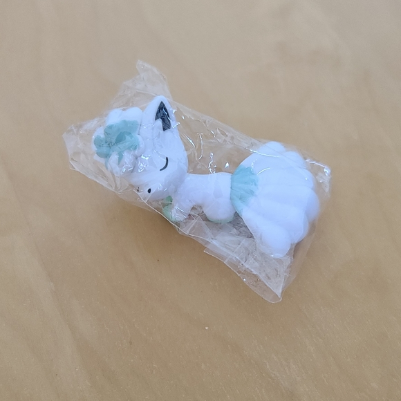 Pokémon Sleeping Alolan Vulpix Cable Protector - Picture 6 of 7